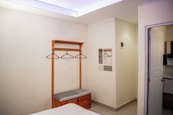 1 Schlafzimmer, BĂŒgeleisen/BĂŒgelbrett, WLAN, BettwĂ€sche