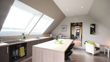 冰箱、微波炉、烤箱、炉灶