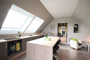 Fridge, microwave, oven, stovetop