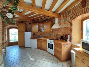 Fridge, microwave, oven, stovetop - Gîtes de France® - Colombier de Caux (HEBERVILLE)
