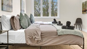 3 bedrooms, desk, WiFi