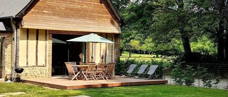 تناول الطعام بالخارج