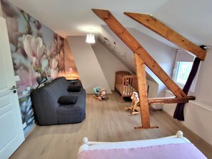 4 bedrooms, travel cot, free WiFi