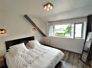 3 bedrooms, travel cot, free WiFi