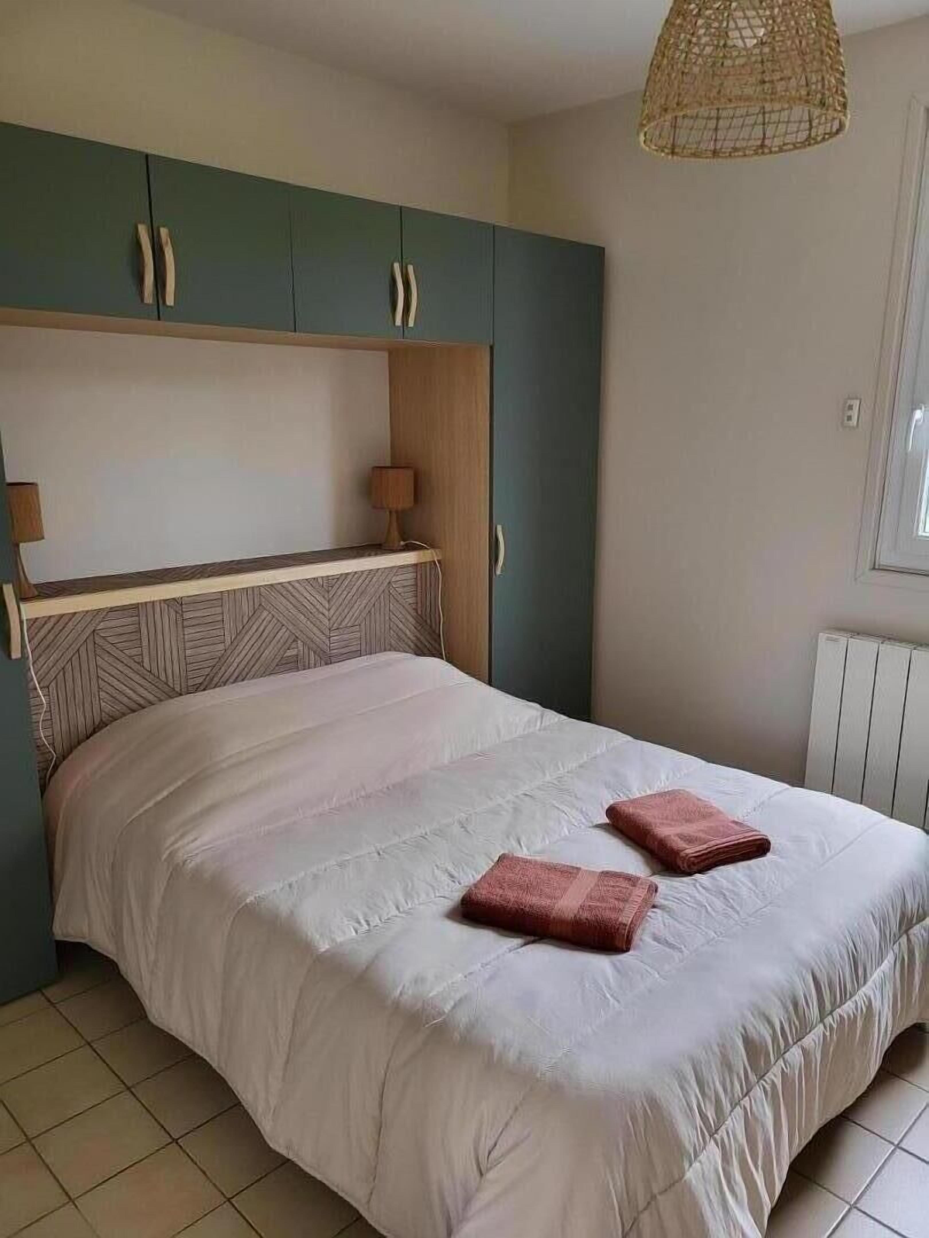 1 bedroom, travel cot, free WiFi