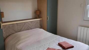 1 bedroom, travel cot, free WiFi