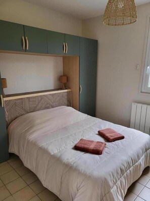 1 bedroom, travel cot, free WiFi