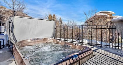 Cozy & Convenient Snowmass Studio Close to Base Village
