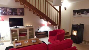 TV, DVD player, mesa de pingue-pongue