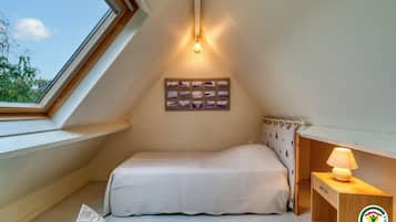 2 bedrooms, travel cot, free WiFi