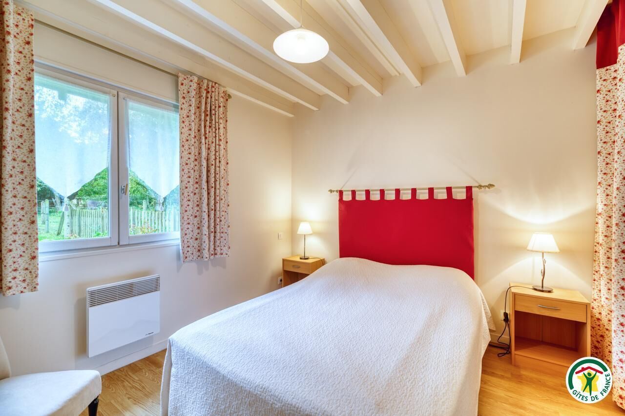 2 bedrooms, travel crib, free WiFi