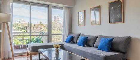 Comfort Apartment, City View | Living area