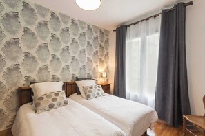 2 bedrooms, travel cot, free WiFi