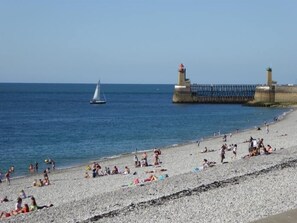Una spiaggia nelle vicinanze