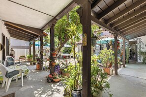 Terrace/patio - Delightful 1931 Spanish Style abode in the very desirable area, Studio City, CA. (Los Angeles)