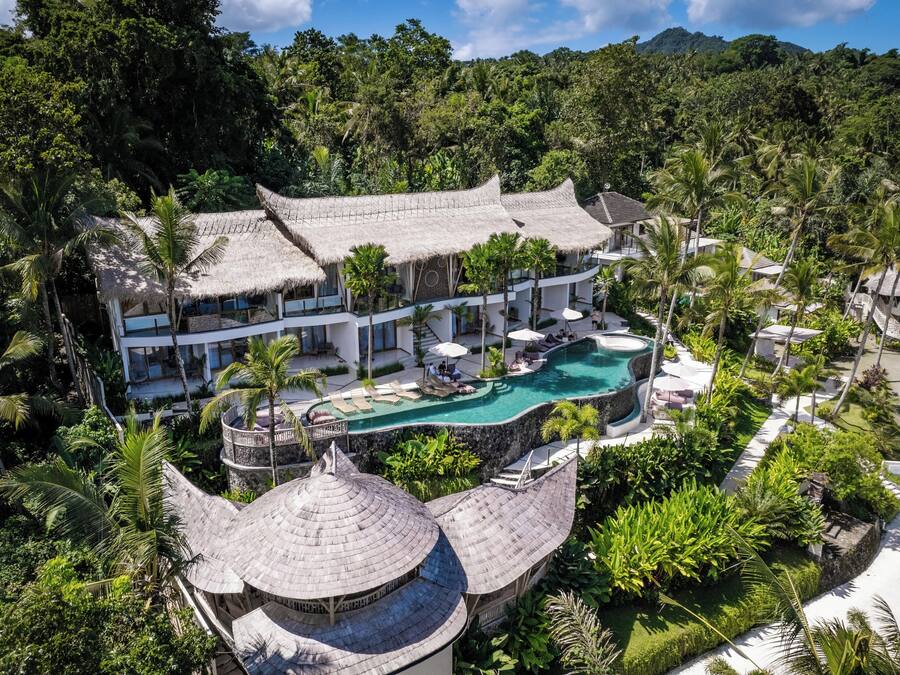 Außenpool, Sonnenschirme