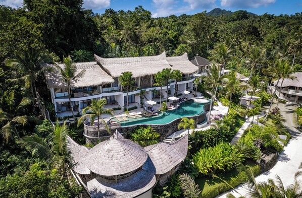 Utendørsbasseng og bassengparasoller