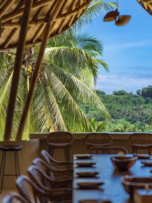 Tempat makan luar