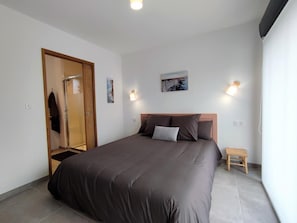 4 bedrooms, travel crib, free WiFi