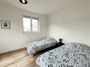 2 bedrooms, travel cot, free WiFi