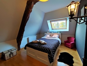 4 bedrooms, travel crib, free WiFi