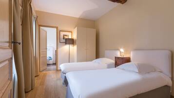 4 bedrooms, travel crib, free WiFi