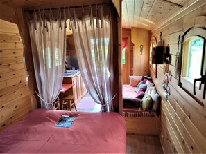 1 bedroom, travel cot, free WiFi