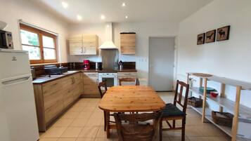 Frigorífic, microones, forn i placa de cuina