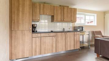 Fridge, stovetop, coffee/tea maker