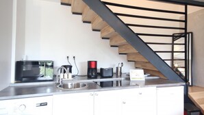 Fridge, microwave, oven, stovetop - Gîtes de France® - The little terrace (HEUQUEVILLE)