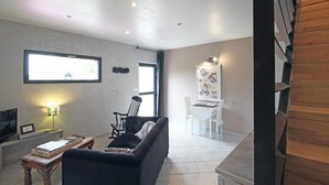 TV, DVD player - Gîtes de France® - The little terrace (HEUQUEVILLE)