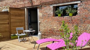 Outdoor dining - Gîtes de France® - The little terrace (HEUQUEVILLE)