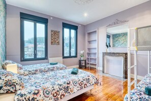 4 عدّة غرف نوم وسرير سفر وواي فاي مجانًا