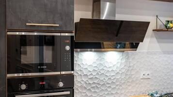 Refrigerador, microondas, horno y parrilla de estufa