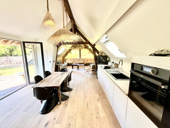 Fridge, microwave, oven, stovetop - Gîtes de France® - The gardener's house (BERTREVILLE SAINT OUEN)