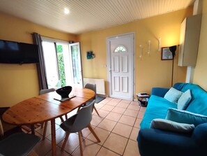 TV, DVD player - Gîtes de France® - Le Four à Chaux (CRIEL SUR MER)