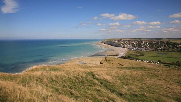 A coastal town with a beach, grassy hills, and a clear blue sky. - Gîtes de France® - Le Four à Chaux (CRIEL SUR MER)