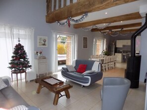 TV, DVD-spiller og bordtennis