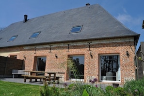 Outdoor dining - Gîtes de France® - Le Neuf-Moulin (SAINT CRESPIN)
