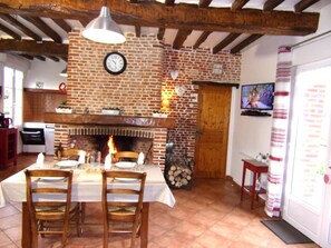 Dining - Gîtes de France® - Les Colombes in Normandy (AUQUEMESNIL)