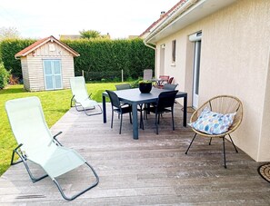 Outdoor dining - Gîtes de France® - Chez Mimi (LES LOGES)