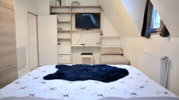 4 bedrooms, travel crib, free WiFi