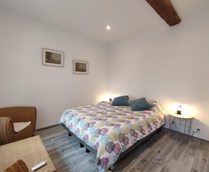 6 bedrooms, travel crib, free WiFi