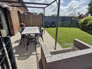 Outdoor dining - Gîtes de France® - L' Hirondo (TURRETOT)