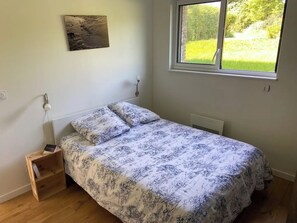 2 室のベッドルーム、旅行用ベビーベッド、WiFi (無料)