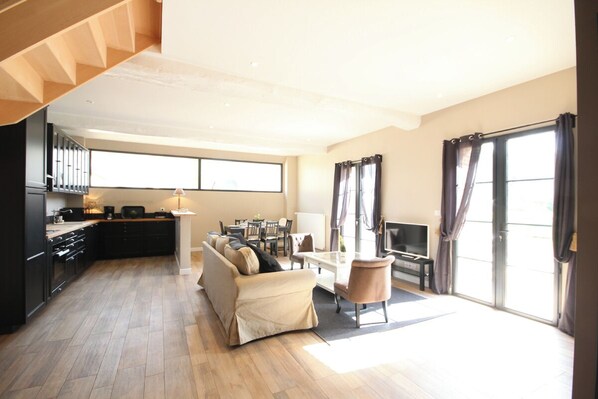 TV, DVD player, table tennis