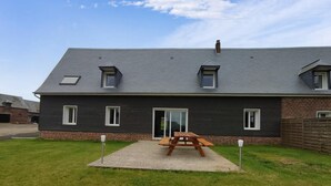 Outdoor dining - Gîtes de France® - Le petit peret (CROPUS)