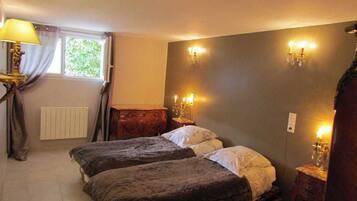 1 bedroom, travel cot, free WiFi