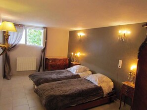 1 bedroom, travel crib, free WiFi