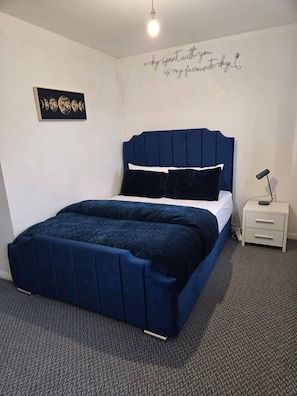 Room - West Winds Sleeps 4 With Garden (Wolverhampton)